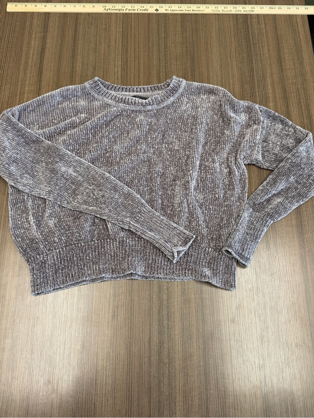 Romeo & Juliet Couture Heathered Gray Chenille Crewneck Sweater